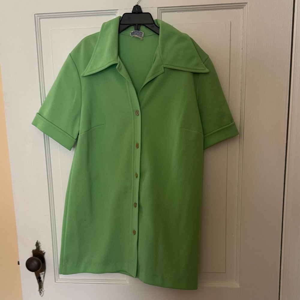 Pykettes design Vintage 1970 nylon rayon style short sleeve lime green blouse